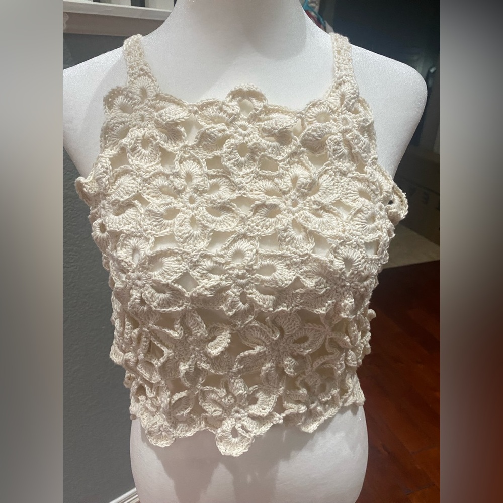 Hand made crochet crop top size S